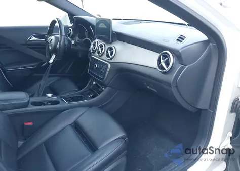 2017 Mercedes-Benz Gla 250 4Matic z USA, uszkodzony, nr VIN WDCTG4GB6HJ302562